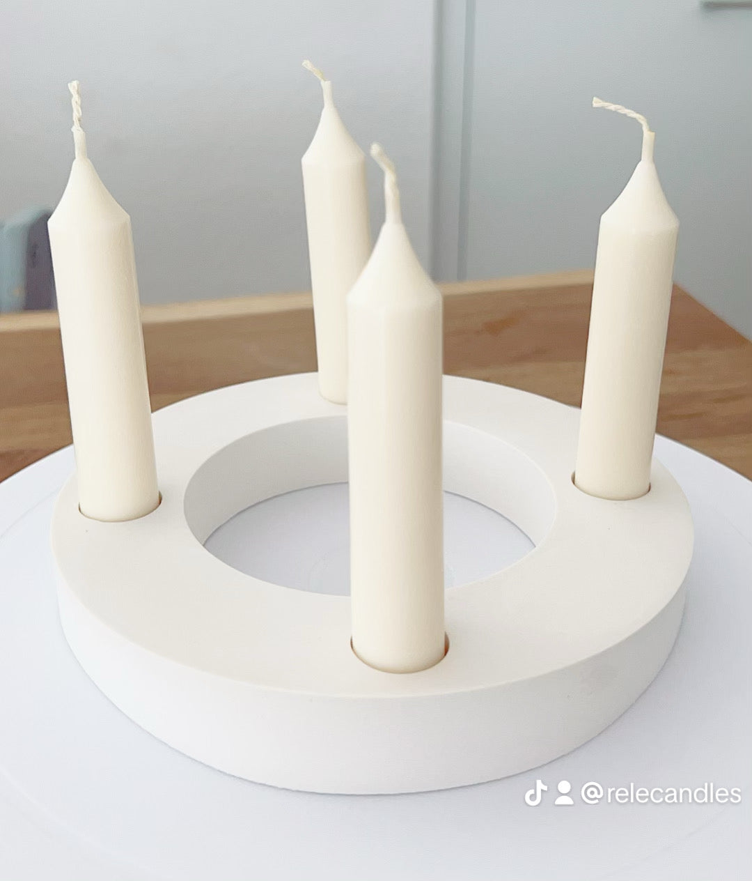 Adventkerzen mit dem Zahlen 1-4